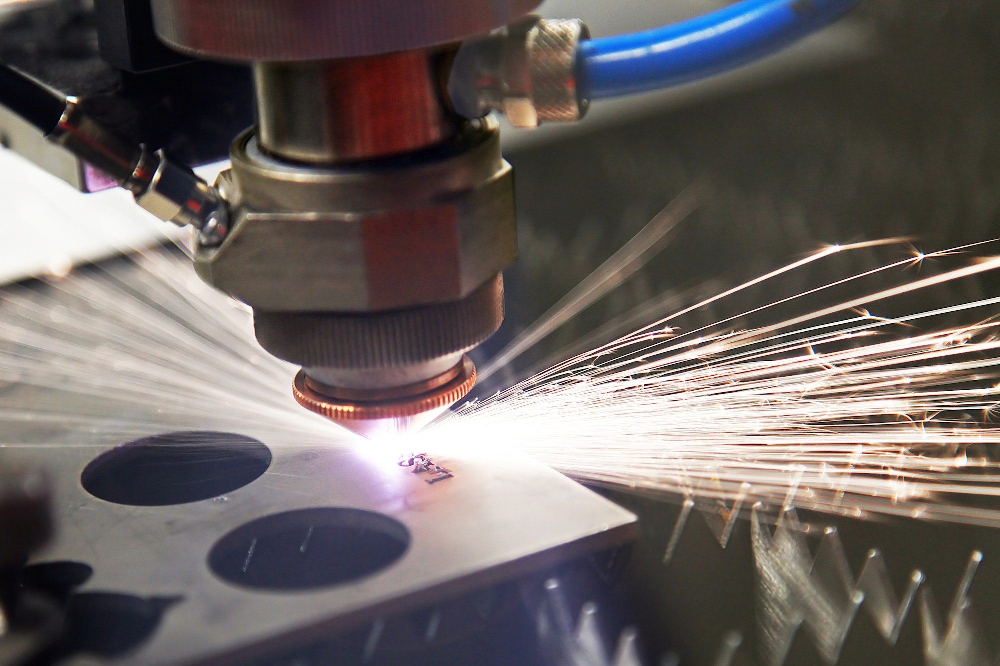 cutting steel with a laser